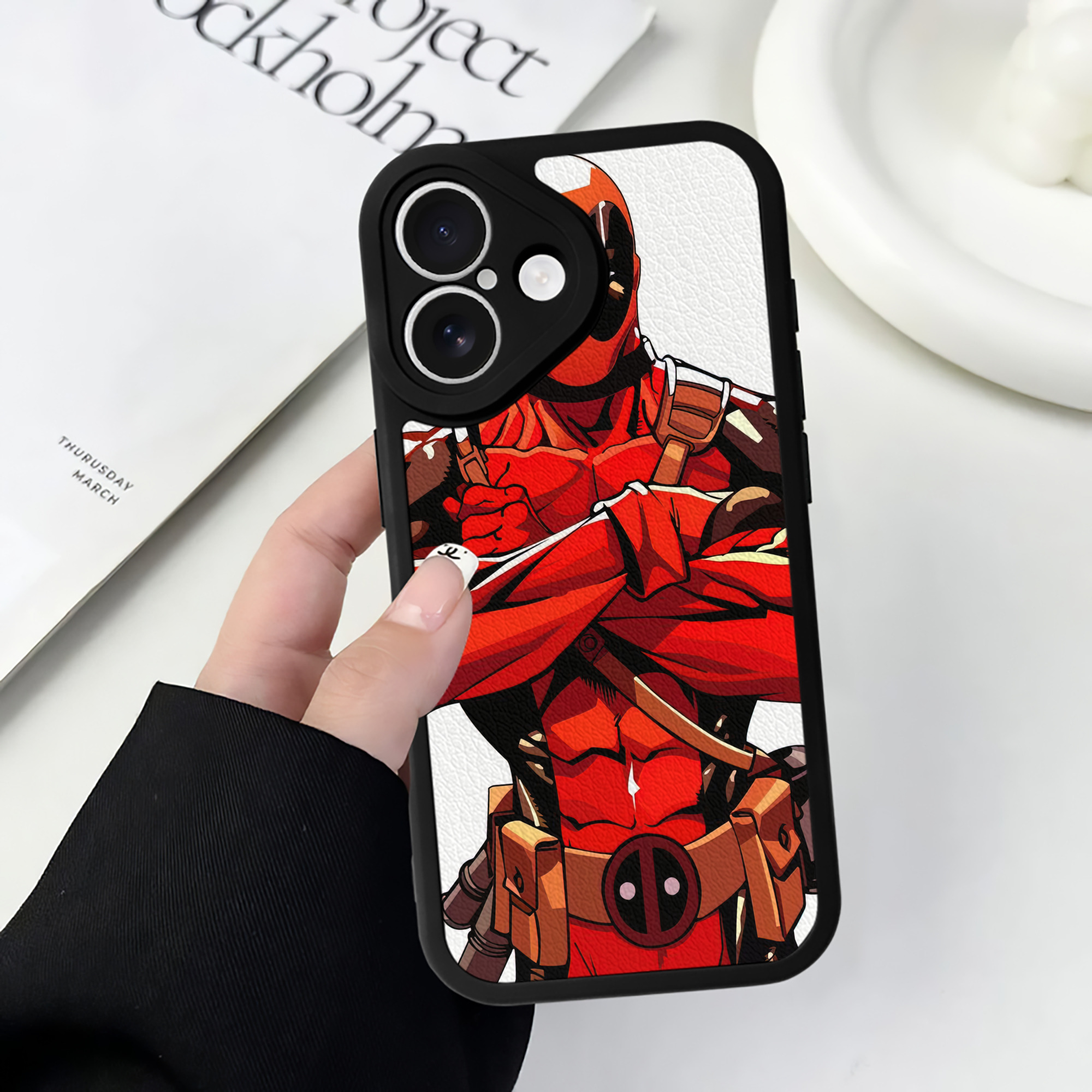 （画像用） Deadpool デッドプール 【iPhone 16シリーズ対応】シリコンスマホケース（レザー調） 材質：シリコン